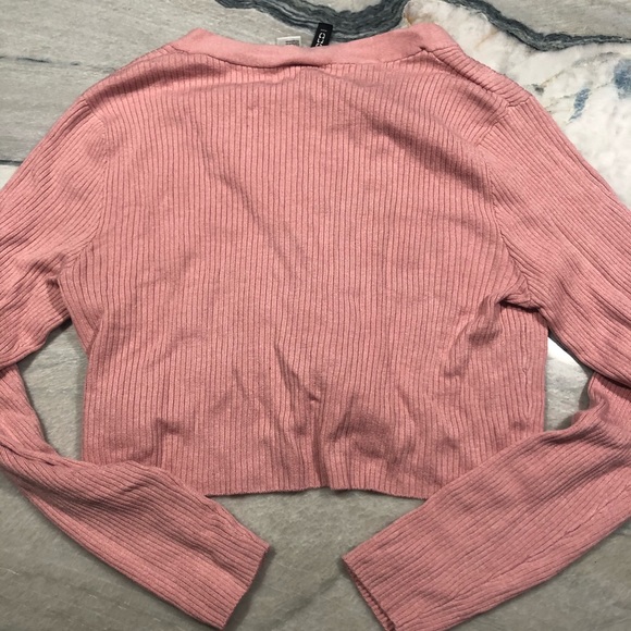 H&M long sleeve with ties in the front - Picture 3 of 3